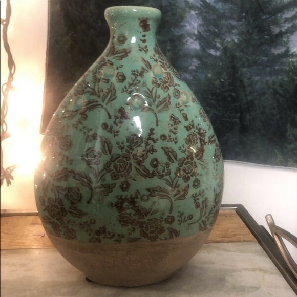 Beautiful antique style vase - Picture 2 of 5